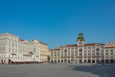 İtalyan kasabası Trieste 'deki Piazza della Unita d' Italia 'da belediye binası.