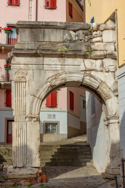 İtalyan kasabası Trieste 'de Arco di Riccardo