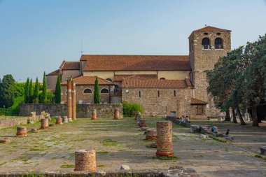 İtalyan kasabası Trieste 'deki San Giusto Katedrali.