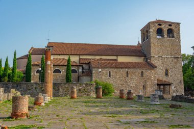 İtalyan kasabası Trieste 'deki San Giusto Katedrali.