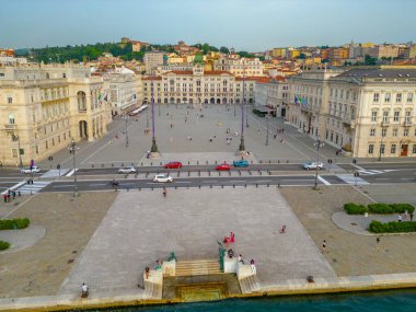 İtalyan kenti Trieste 'deki Piazza della Unita d' Italia 'nın hava manzarası