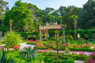 İtalya, Trieste 'deki Miramare sarayının bahçeleri.
