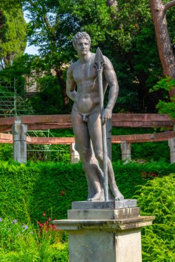 İtalya, Trieste 'deki Miramare sarayının bahçeleri.