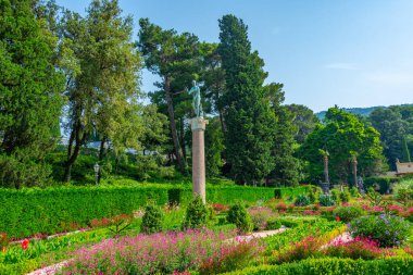 İtalya, Trieste 'deki Miramare sarayının bahçeleri.