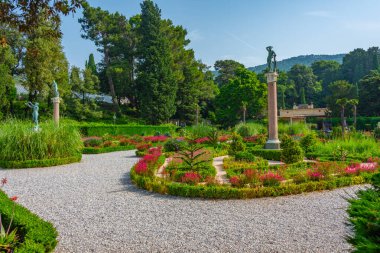 İtalya, Trieste 'deki Miramare sarayının bahçeleri.