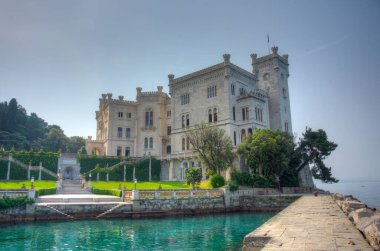 İtalyan kasabası Trieste 'de Castello di Miramare