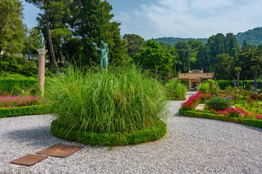 İtalya, Trieste 'deki Miramare sarayının bahçeleri.