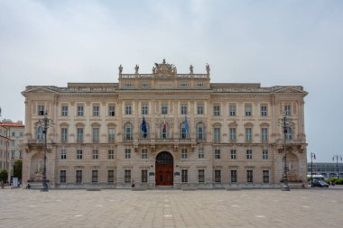 İtalyan kasabası Trieste 'deki Piazza della Unita d' Italia 'daki sarayda.