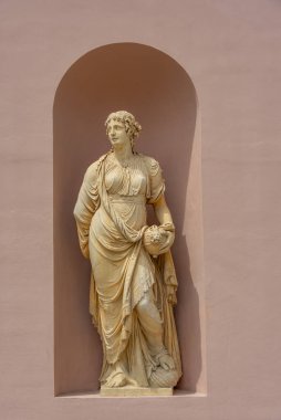 İtalyan şehri Trieste 'nin merkezindeki Piazza della Borsa' daki heykel.