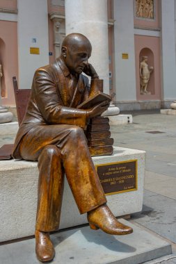 Gabriele D 'annunzio' nun Triste, İtalya 'daki heykeli.