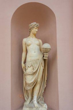 İtalyan şehri Trieste 'nin merkezindeki Piazza della Borsa' daki heykel.