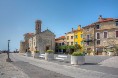 Slovenya 'nın Piran kasabasındaki deniz feneri