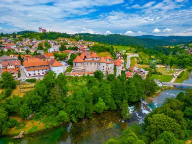 Slovenya 'daki Zuzemberk şatosunun Panorama manzarası