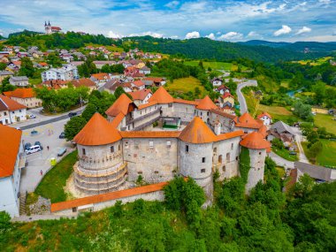 Slovenya 'daki Zuzemberk şatosunun Panorama manzarası