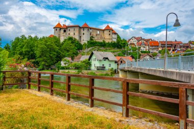 Slovenya 'daki Zuzemberk şatosunun Panorama manzarası