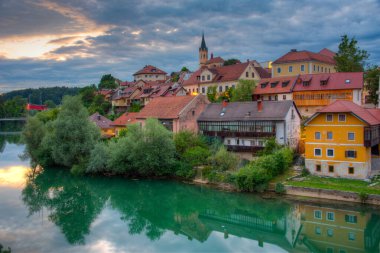 Slovenya 'da Novo Mesto' nun günbatımı manzarası