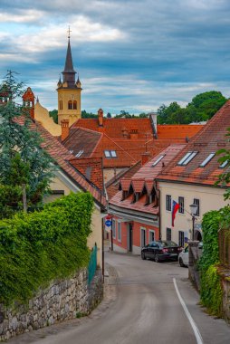 Slovenya 'nın merkezindeki Dar Sokak Novo Mesto