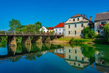 Slovenya 'daki Kostanjevica na Krki' de güneşli bir gün