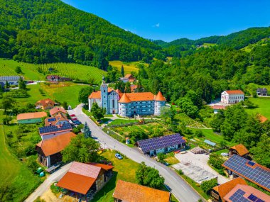 Slovenya 'daki güzel Olimje manastırı güneşli bir günde