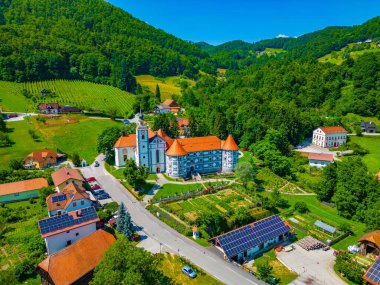 Slovenya 'daki güzel Olimje manastırı güneşli bir günde