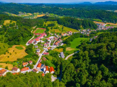 Slovenya 'daki Podcetrtek köyünün hava manzarası