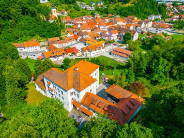 Slovenya 'daki Rogatec köyünün havadan görüntüsü