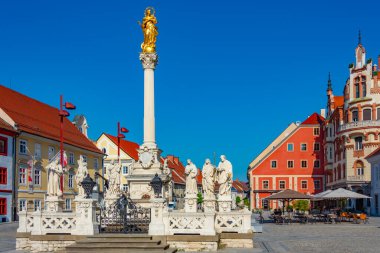 Slovenya 'nın Maribor kentindeki Glavni Trg Meydanı' nda güneşli bir gün