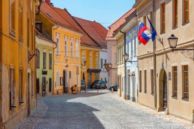 Slovenya 'nın Ptuj kentindeki Dar Sokak