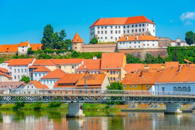 Slovenya 'da aynı ada sahip Ptuj kalesi