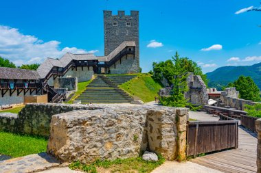 Slovenya 'da güneşli bir günde Celje kalesi