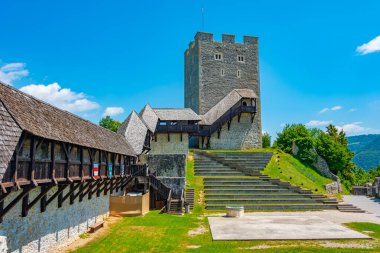 Slovenya 'da güneşli bir günde Celje kalesi