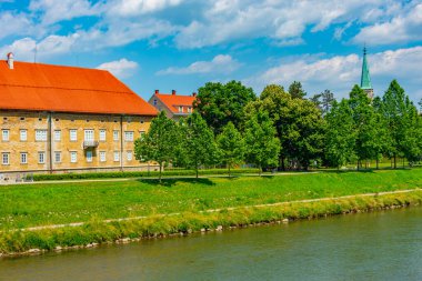 Slovenya 'nın Celje kentinde Savinja' nın Riverside kenti