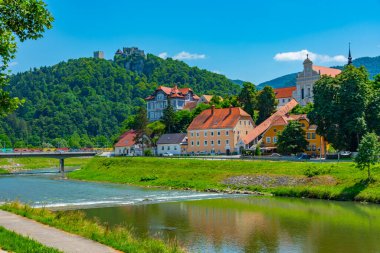 Slovenya 'nın Celje kentinde Savinja' nın Riverside kenti