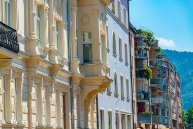 Slovenya 'nın Celje kentinin tarihi merkezinde renkli cepheler