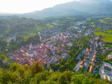 Sloven kenti Kamnik 'in hava manzarası