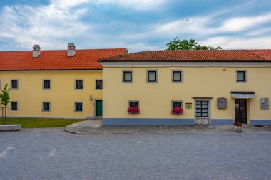 Lipica 'daki Slovenya köyünde ünlü Lipizzaner atlarının yetiştirildiği ahırlar