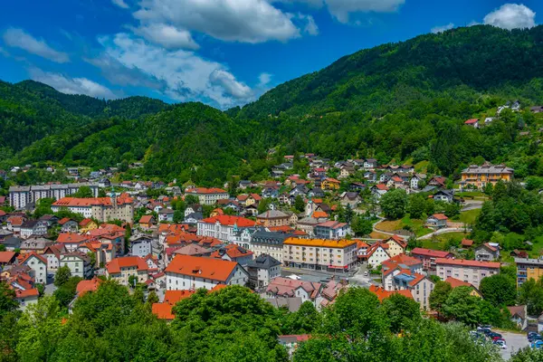 Slovenya 'nın İdrija kentinin havadan görünüşü