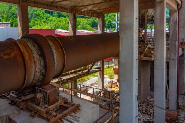 Slovenya 'nın Idrija kasabasındaki eski eritme tesisi, eskiden cıva madenciliğiyle ünlüydü.