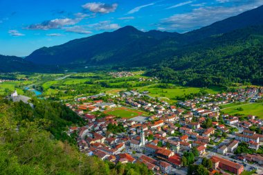 Sloven kenti Kobarid 'in hava manzarası