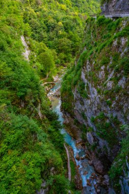 Tolmin vadisi Slovenya 'da bir yaz sabahı boyunca