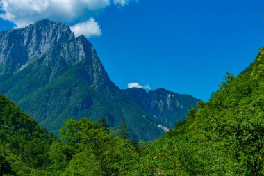 Slovenya 'daki Soca Nehri Vadisi üzerinde Panorama manzarası