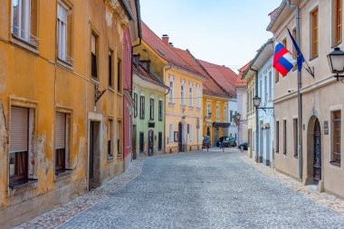 Slovenya 'nın Ptuj kentindeki Dar Sokak
