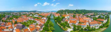 Ljubljanica nehri ve Slovenya 'nın Ljubljana kentinin havadan görünüşü