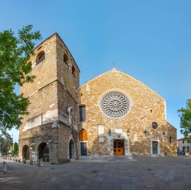İtalyan kasabası Trieste 'deki San Giusto Katedrali.