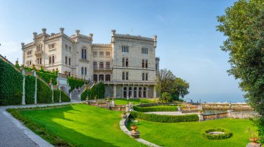 İtalyan kasabası Trieste 'de Castello di Miramare