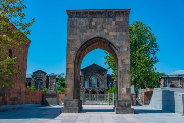 Ermenistan 'da güneşli bir günde Etchmiadzin Katedrali