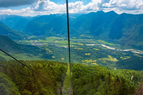 Slovenya 'daki Soca Nehri Vadisi üzerinde Panorama manzarası