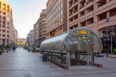 Erivan, Ermenistan, 4 Eylül 2023: Erivan, Ermenistan 'da Kuzey Bulvarı' nın gündoğumu manzarası