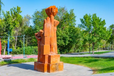 Erivan, Ermenistan, 4 Eylül 2023: Erivan, Ermenistan 'daki Zafer Parkı' nda aşıklar sokağı anıtı