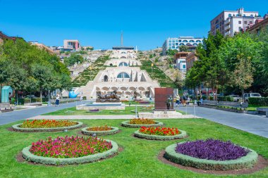 Erivan, Ermenistan, 4 Eylül 2023: Ermenistan 'da güneşli bir günde Erivan Şelalesi